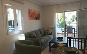 2 Bed Apt - Close To Beach - Pool - Balcony